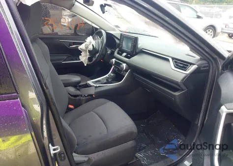 2019 Toyota Rav4 Xle z USA, uszkodzony, nr VIN JTMP1RFV9KJ008663